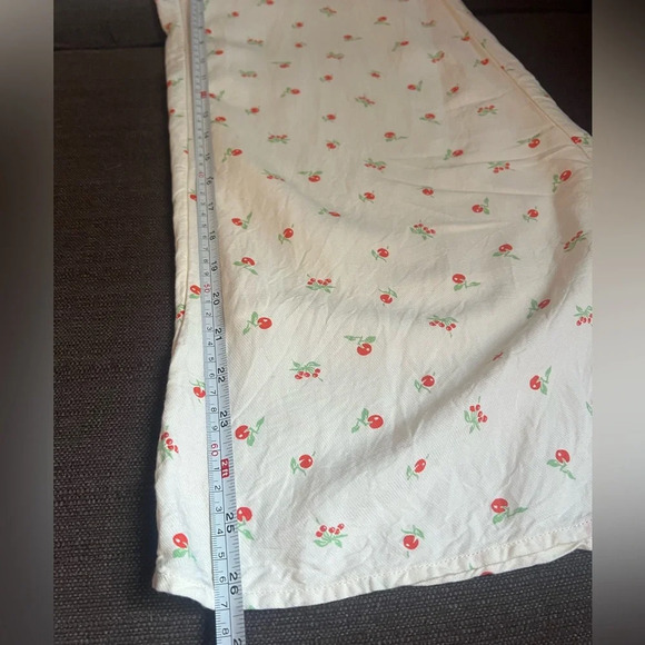 Feather Bone By Anthropologie 2 Cream Cherry Print High Rise Wide Leg Crop Pants - Picture 4 of 8